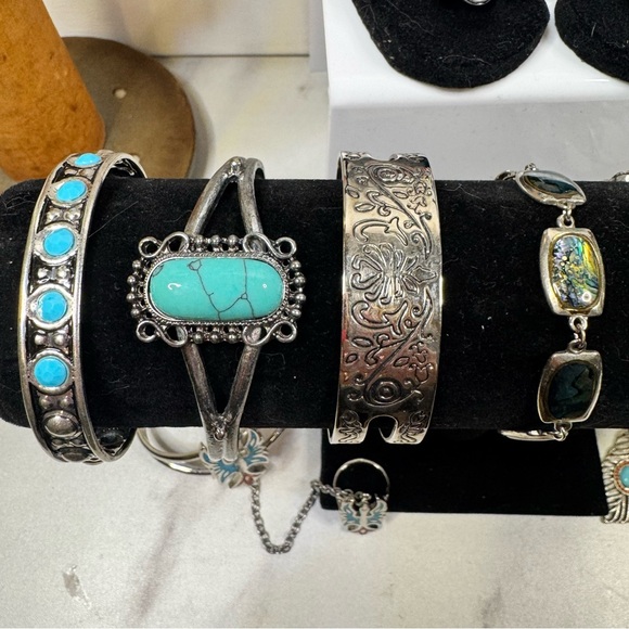 SOUTHWESTERN JEWELRY BUNDLE 26 costume pieces Necklace-Bracelets-Rings-Earrings - Picture 6 of 16